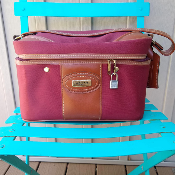 Jaguar Handbags - Jaguar 70s Vintage Train Case Travel Makeup Bag